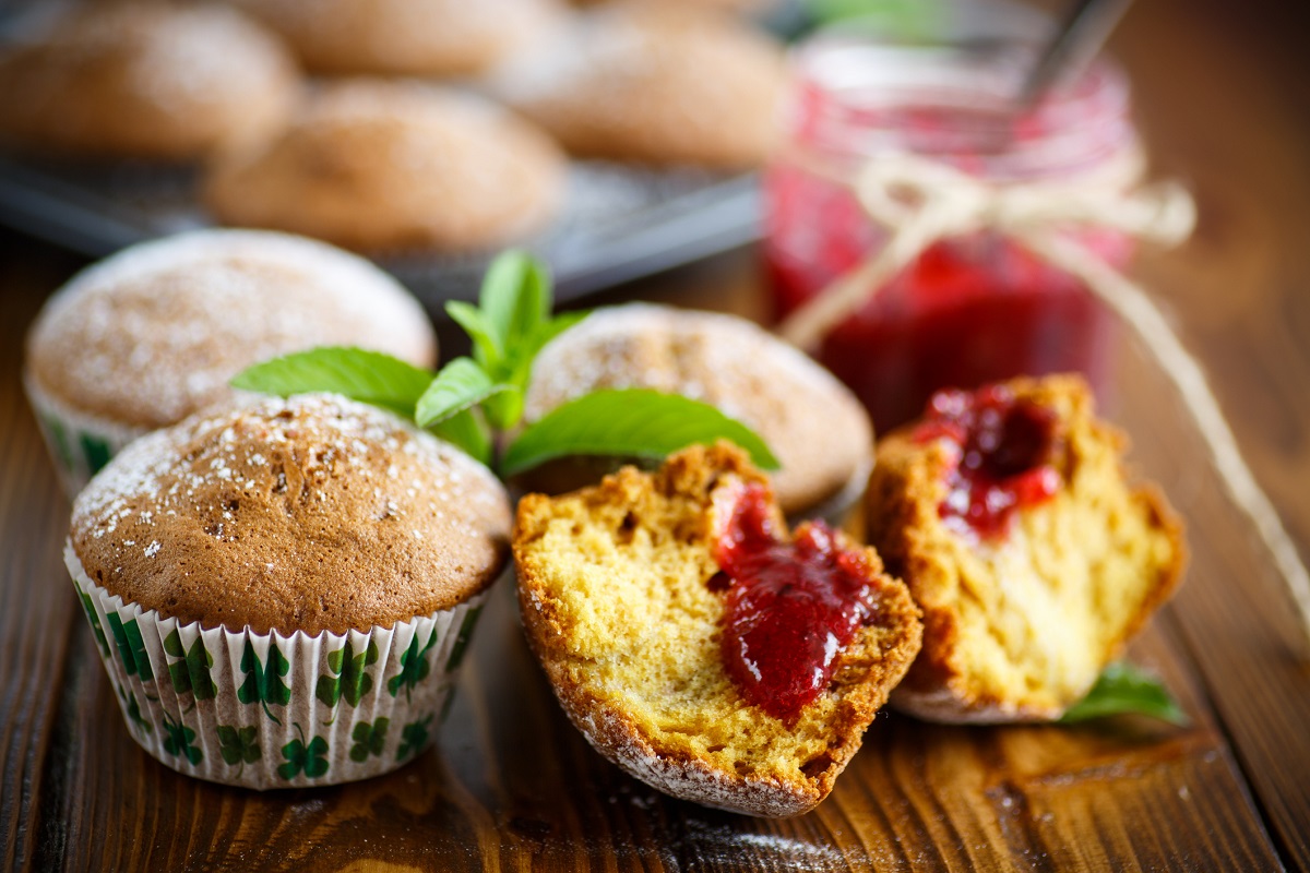 Muffin con marmellata nell&#8217;impasto, la ricetta facile per la colazione