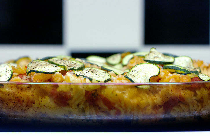 La pasta al forno con zucchine e speck da preparare in anticipo per il cenone di Capodanno