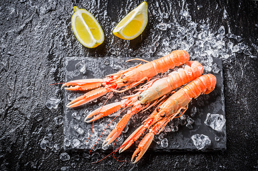 Scampi alla busara in bianco, il secondo della tradizione veneta per la vigilia di Natale