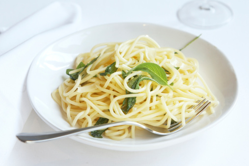 Gli spaghetti con topinambur e zenzero con la ricetta facile