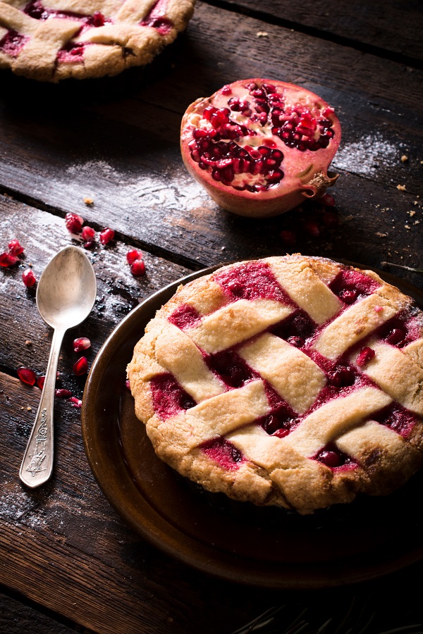 Crostata con marmellata al melograno, il dolce portafortuna per Capodanno