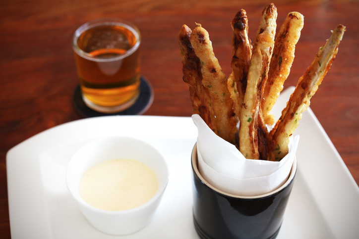 Asparagi fritti in pastella, la ricetta sfiziosa