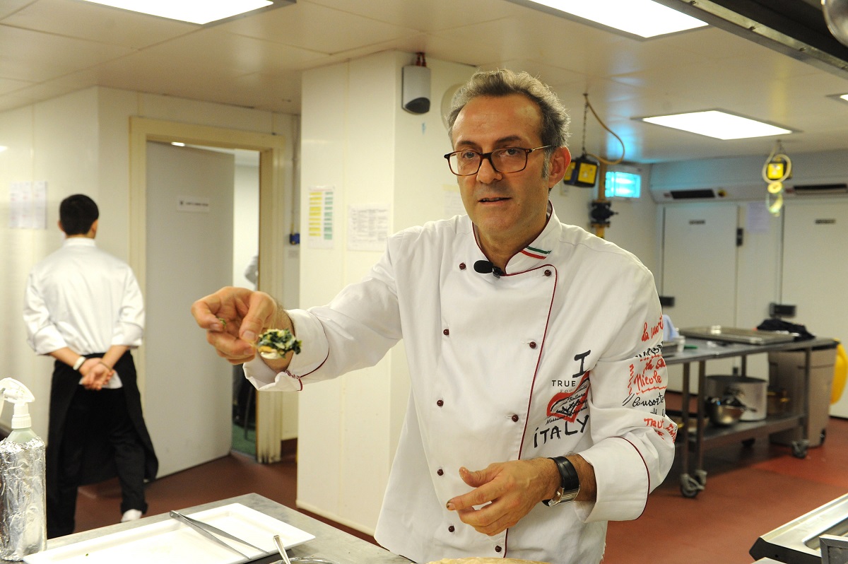 Massimo Bottura ha inaugurato il Refettorio Paris