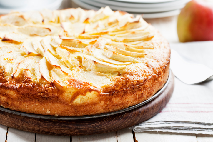 Torta di mele con colomba pasquale, la ricetta golosa