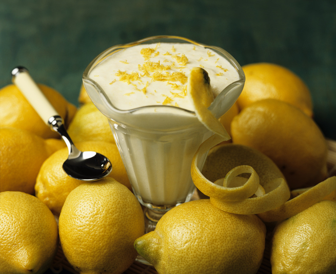 La mousse al limone con mascarpone per il dessert di fine pasto