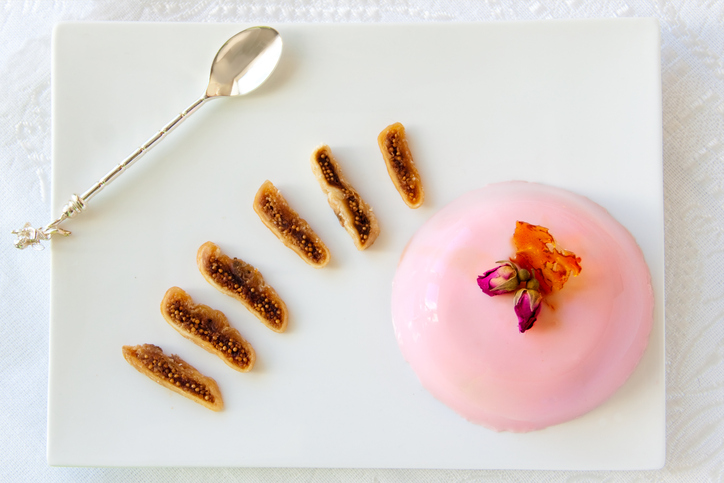 La panna cotta alla rosa con la ricetta per la Festa della mamma