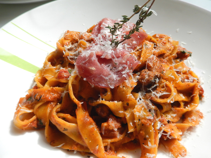 Le tagliatelle al prosciutto crudo di Alessandra Spisni