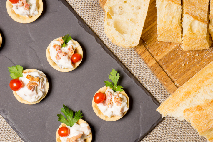 I cestini di pasta frolla ripieni salati con la ricetta sfiziosa