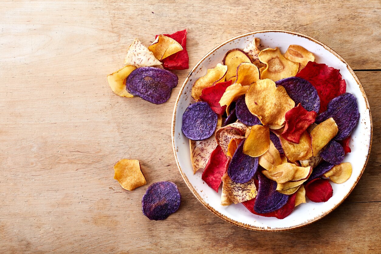 Chips di patate al forno, la ricetta per l’aperitivo