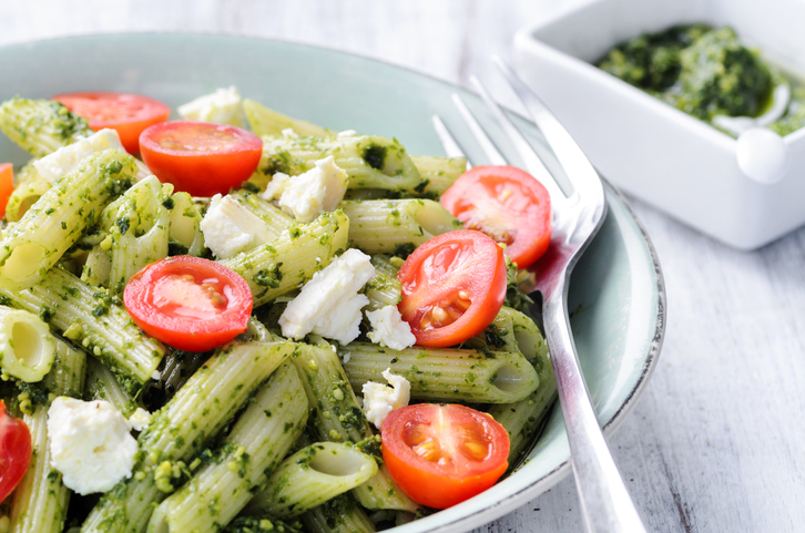 La ricetta della pasta fredda con pesto pomodorini e ricotta