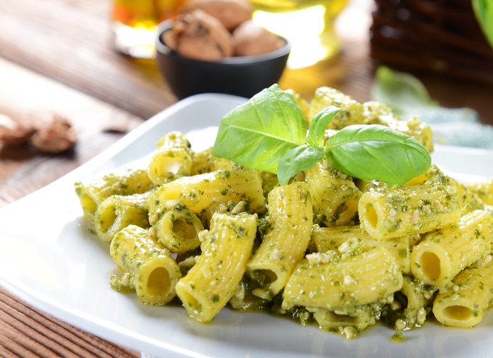 La pasta pesto e ricotta al forno per il pranzo della domenica