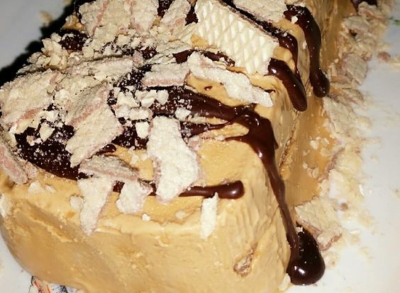 Come preparare il semifreddo al caffè con wafer