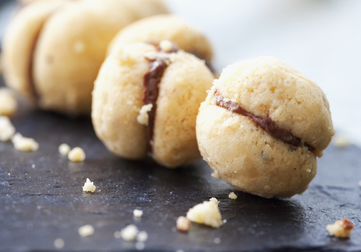 Baci di dama con farina di mandorle, la ricetta