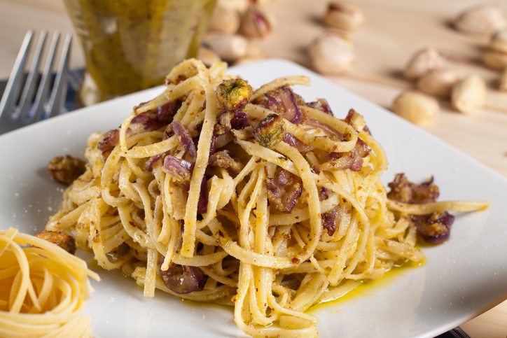 La ricetta della carbonara al pistacchio per un primo diverso dal solito