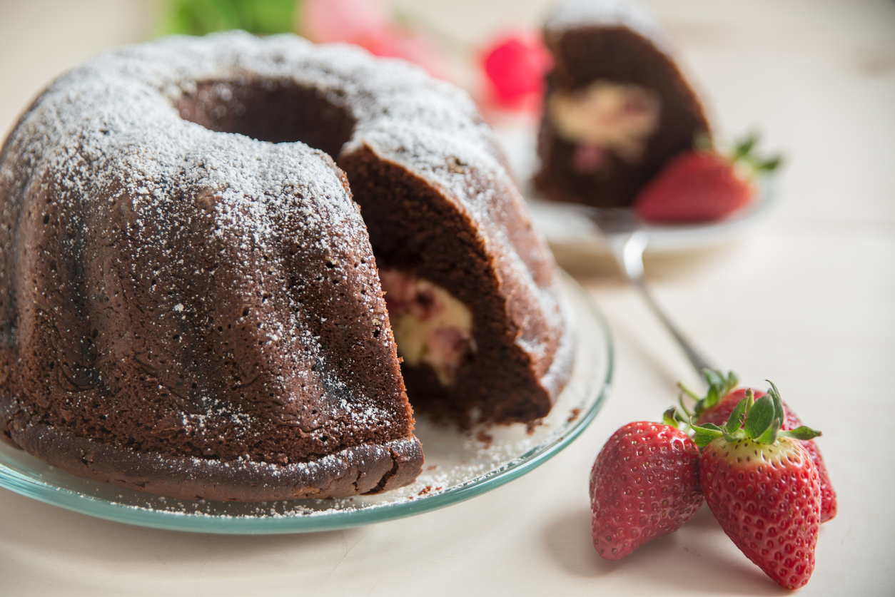 Ciambellone cocco e cioccolato, la ricetta golosa per la colazione