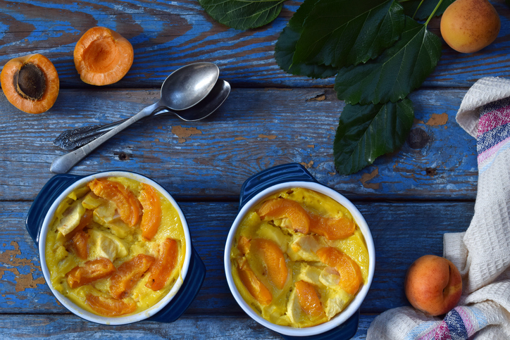 Il clafoutis di albicocche per il dolce di fine pasto