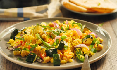 La ricetta dell'insalata di riso integrale con zucchine e ceci