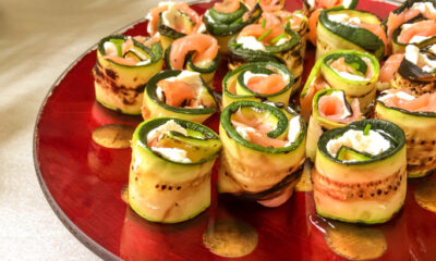 Gli involtini di zucchine salmone e philadelphia per l'antipasto estivo