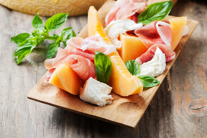 Prosciutto e melone, origini dell&#8217;antipasto estivo