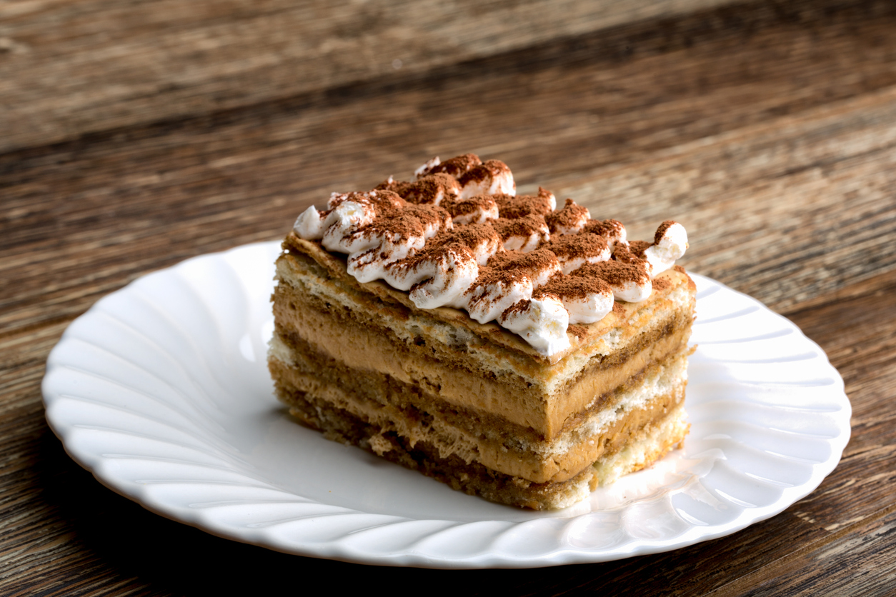 Torta fredda con biscotti e caffè, la ricetta del dessert estivo e veloce