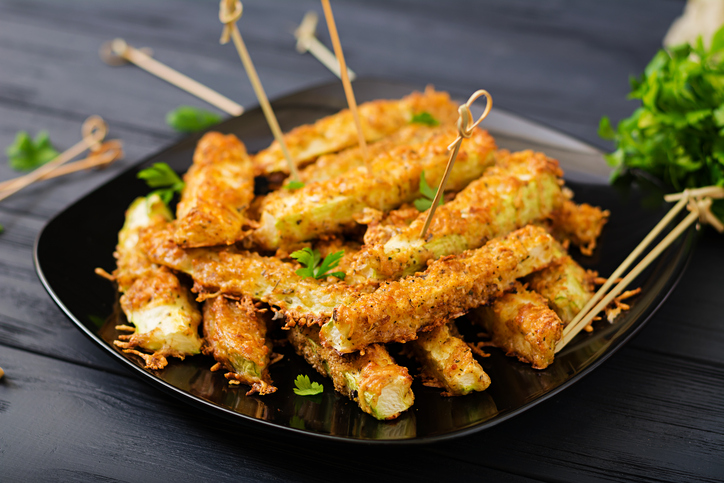 I bastoncini di zucchine al forno senza uova