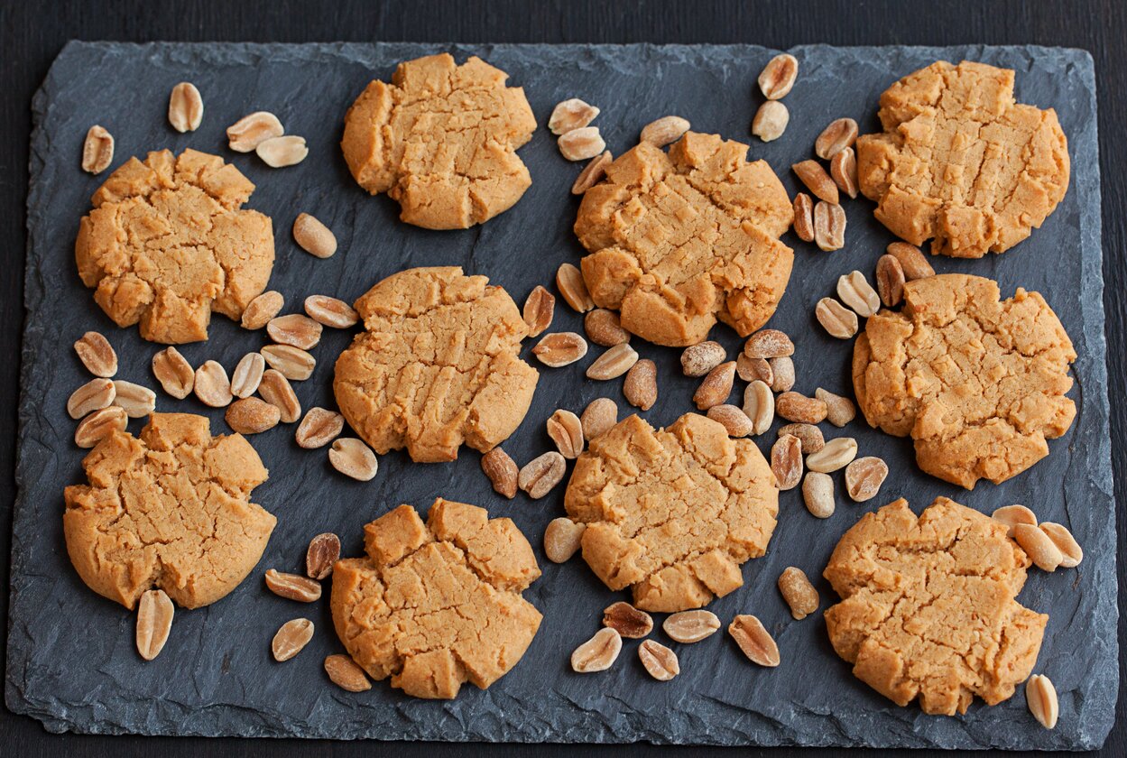 Biscotti al burro d&#8217;arachidi con 3 ingredienti: la ricetta veloce