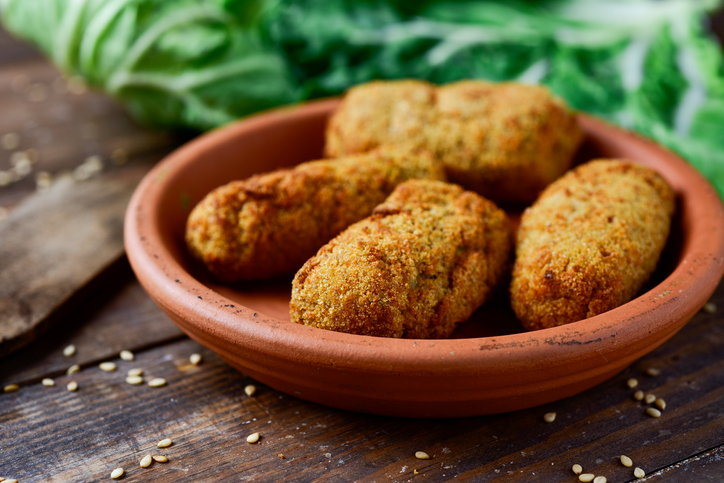 Le crocchette di patate ripiene al forno con la ricetta sfiziosa