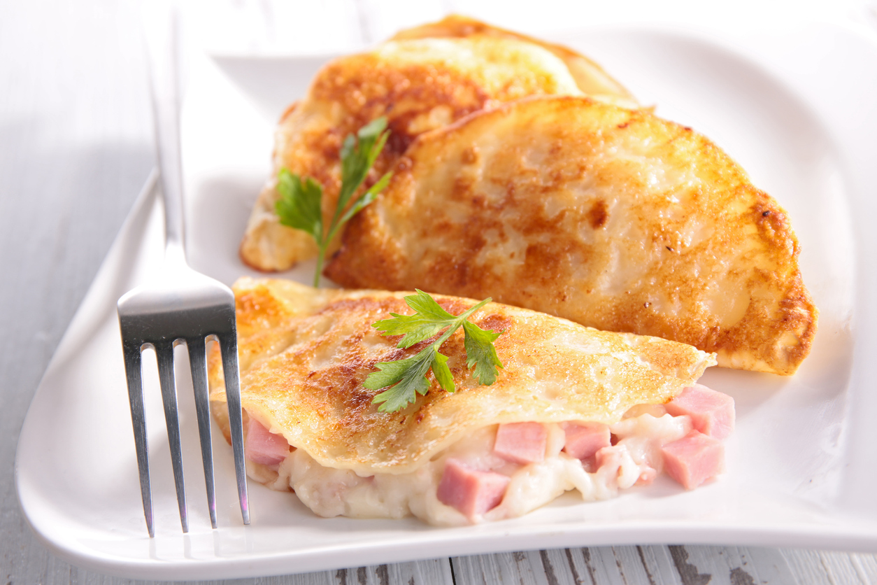 Omelette con stracchino e prosciutto cotto, la ricetta facile