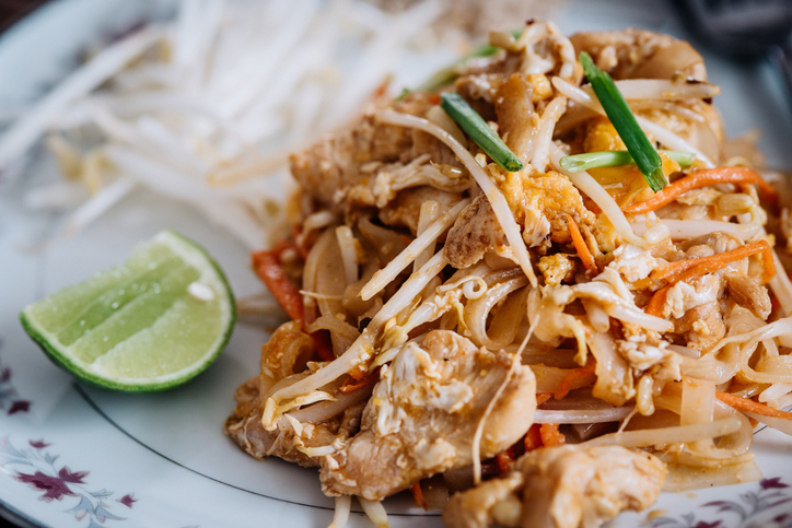 La ricetta del pad thai di pollo