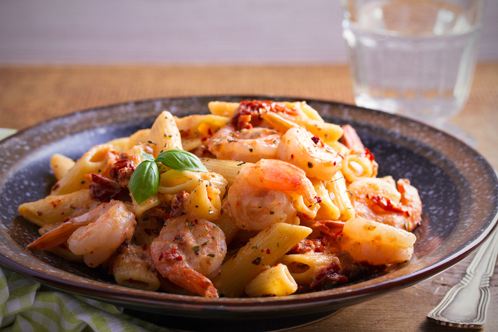 La pasta con melone e gamberetti per un primo sfizioso