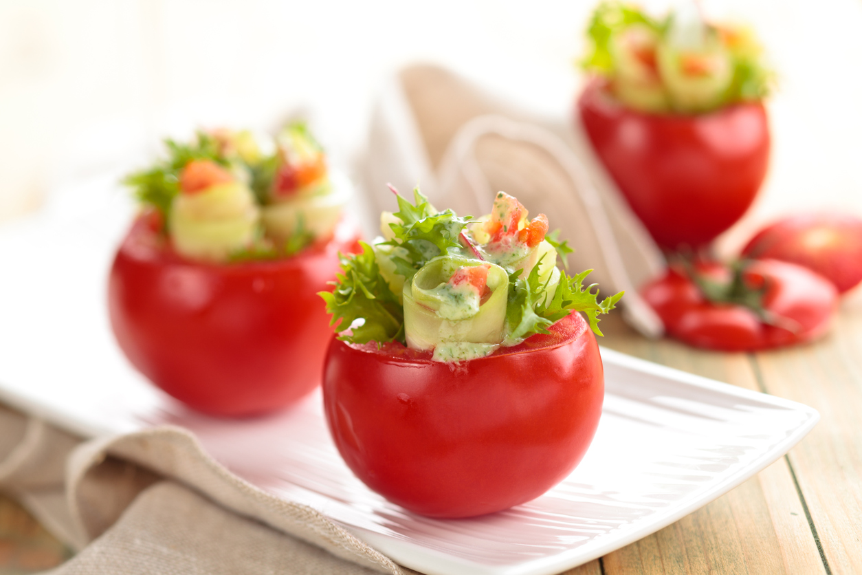 I pomodori ripieni di panzanella con la ricetta facile e veloce