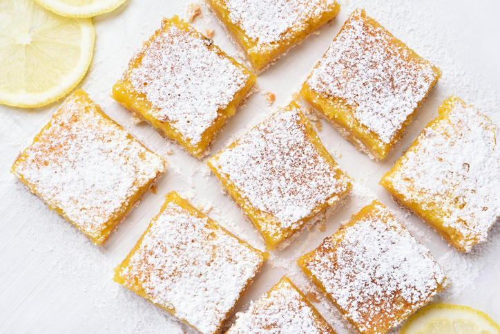 La ricetta della torta caprese al limone senza cioccolato