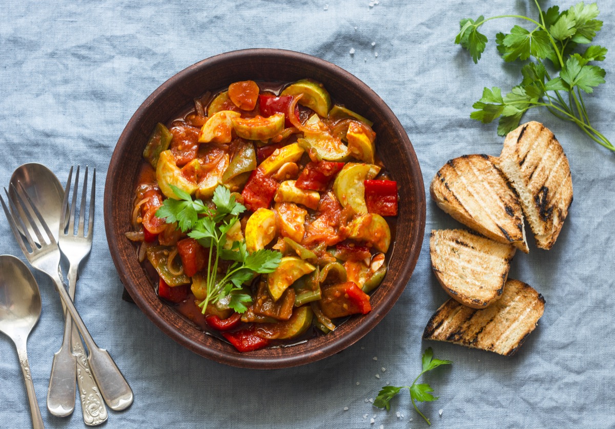 La zucchina lunga con patate e pomodoro con la ricetta facile