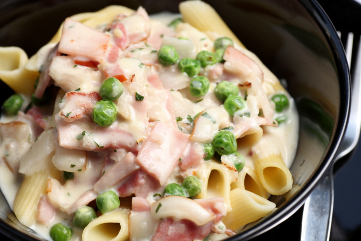 Carbonara di piselli e mortadella, la ricetta sfiziosa