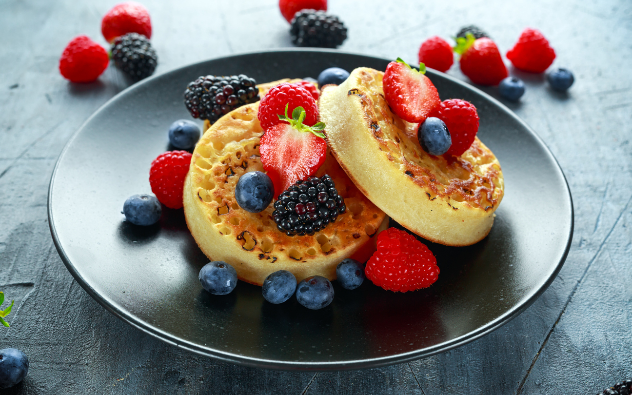 Come fare i crumpets inglesi, le focaccine per brunch e merende