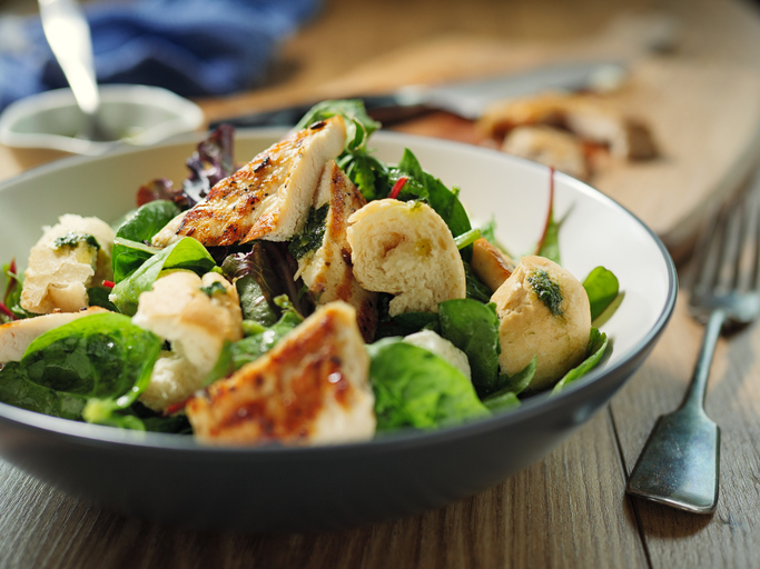 L&#8217;insalata di pollo e patate per un secondo appagante