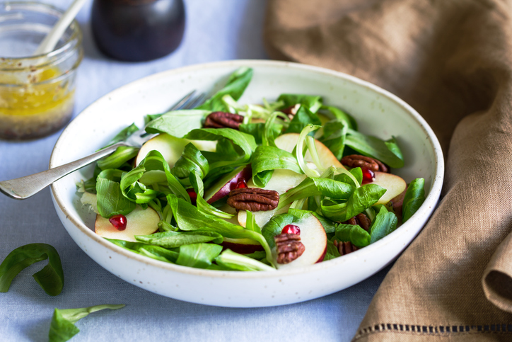 Come preparare l&#8217;insalata di valeriana noci e mele