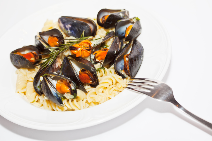 Pasta con cozze e crema di fagioli, la ricetta di Cannavacciuolo