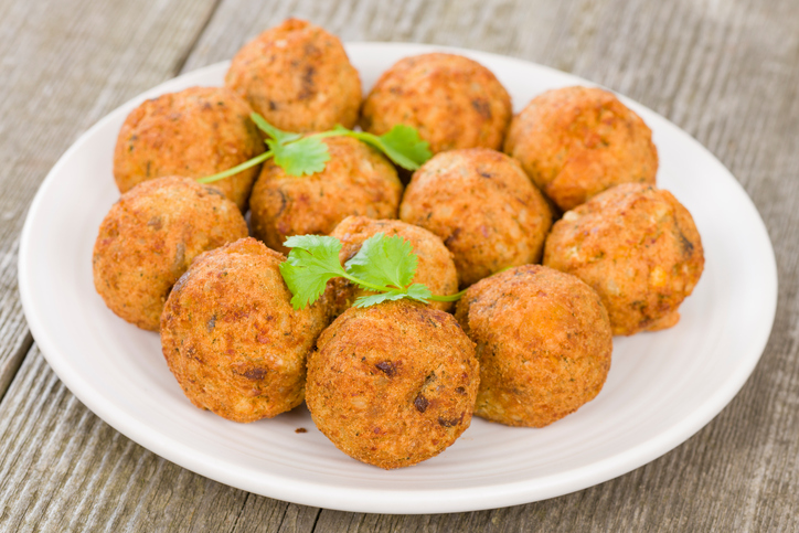 Come preparare le polpette con farina di ceci e zucchine