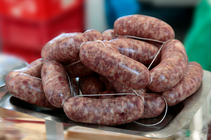 Come preparare la salsiccia al sugo in padella