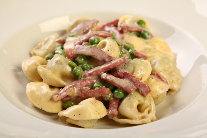 Sugo per tortellini al prosciutto crudo: la ricetta facile