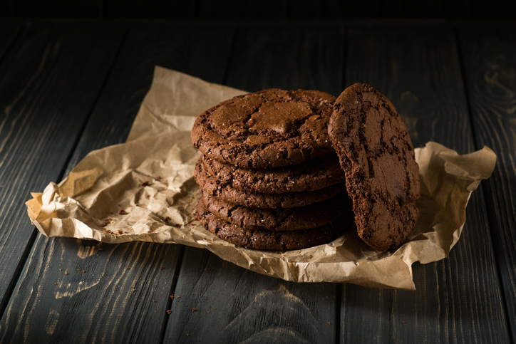 I biscotti al cioccolato fondente e rum con la ricetta golosa