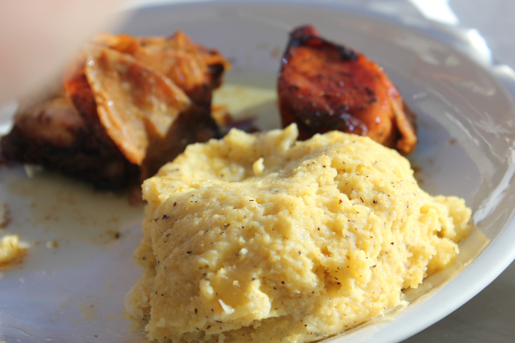 Polenta taragna e salsiccia, la ricetta gustosa