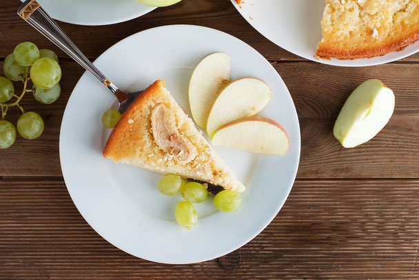 Torta di uva e mele, la ricetta golosa