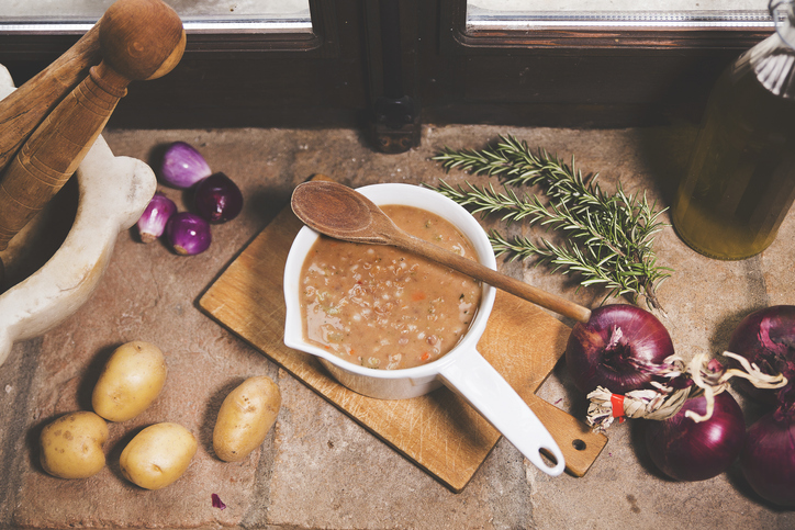 La ricetta della zuppa di farro patate e pancetta