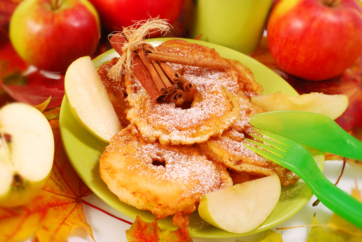 Frittelle di mele e pasta sfoglia, la ricetta veloce