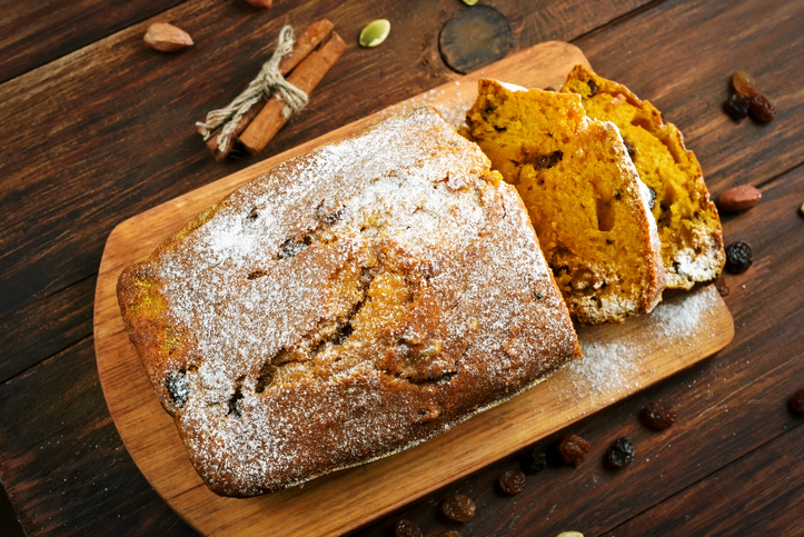 Come fare il pane di zucca dolce con uvetta