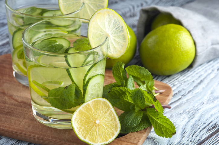 Acqua detox al cetriolo limone e menta