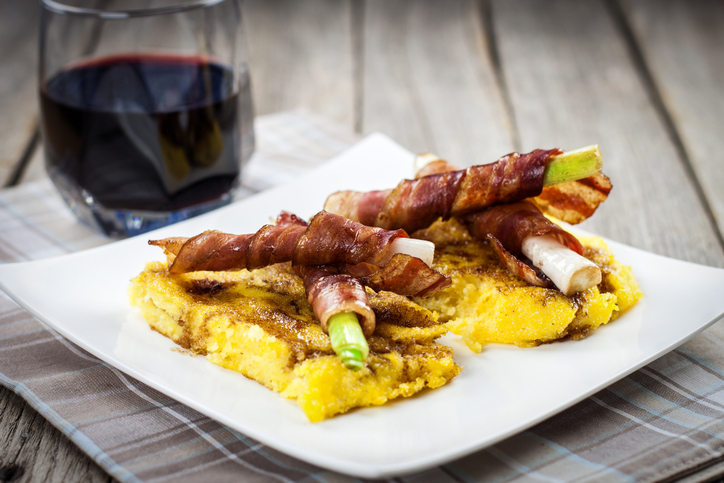 Come preparare i crostini di polenta con pancetta