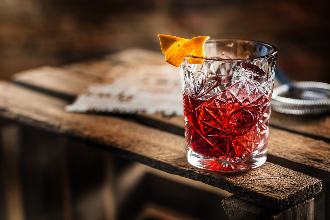 Il Negroni compie 100 anni: ecco la ricetta per farlo in casa